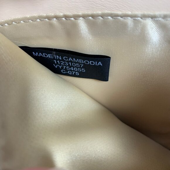 GUESS Los Angeles Puffy Quilted Purse Coin Change Credit Card Wallet Clutch - Picture 9 of 9